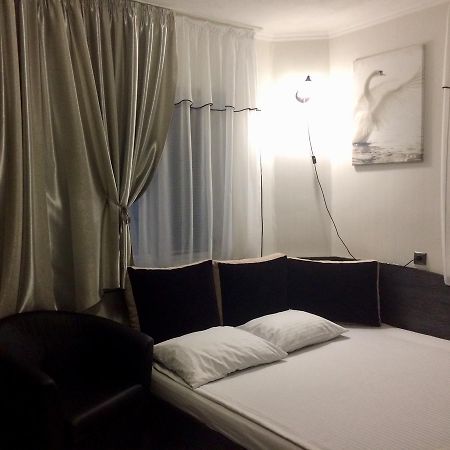 Maiami Hotel Никопол Екстериор снимка