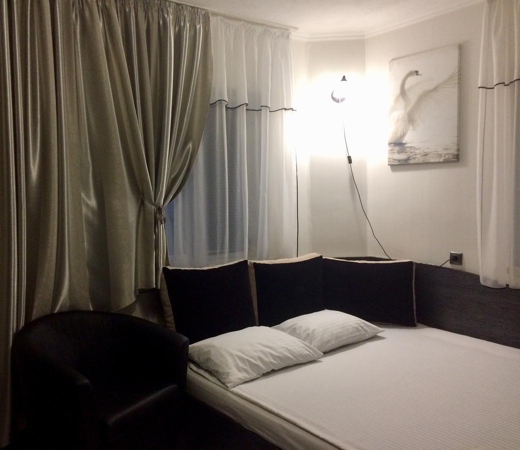 Maiami Hotel Никопол Екстериор снимка