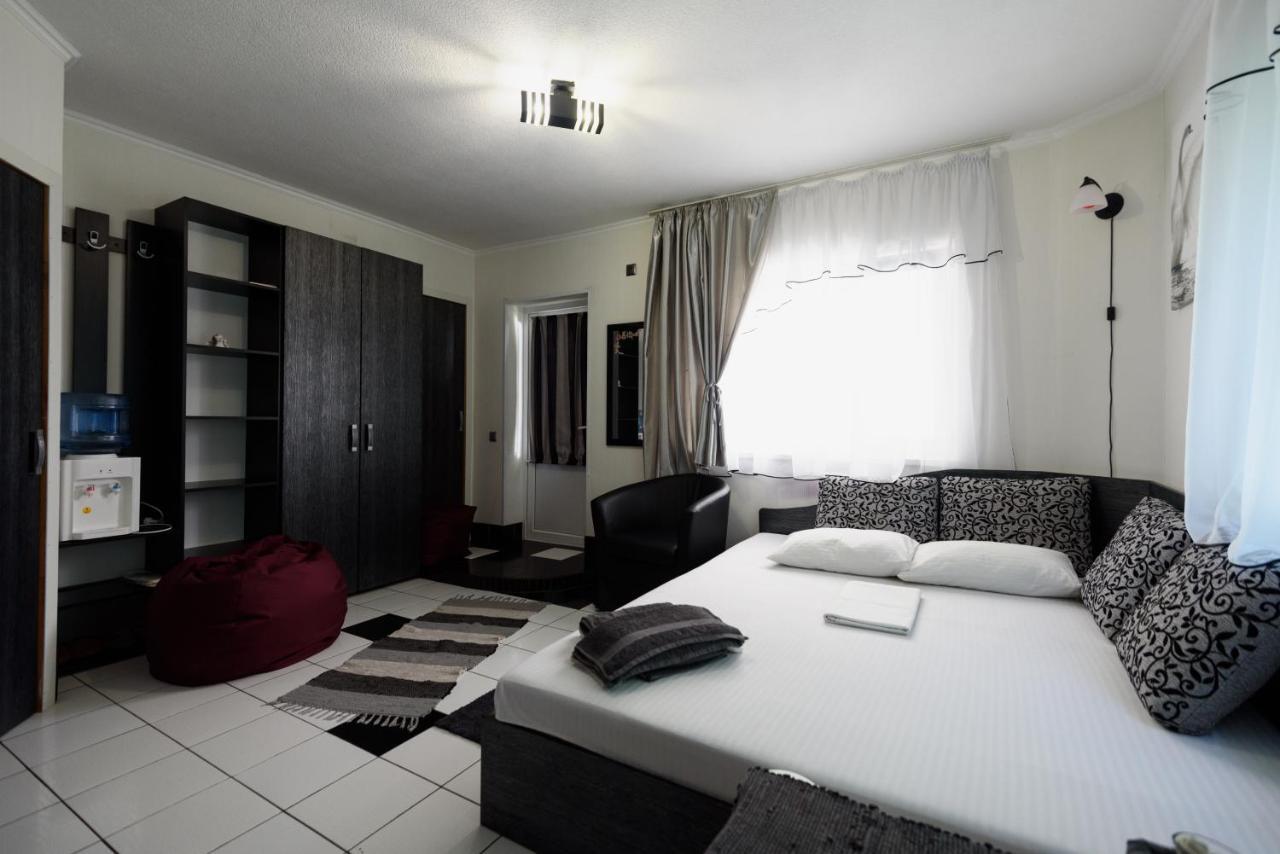 Maiami Hotel Никопол Екстериор снимка