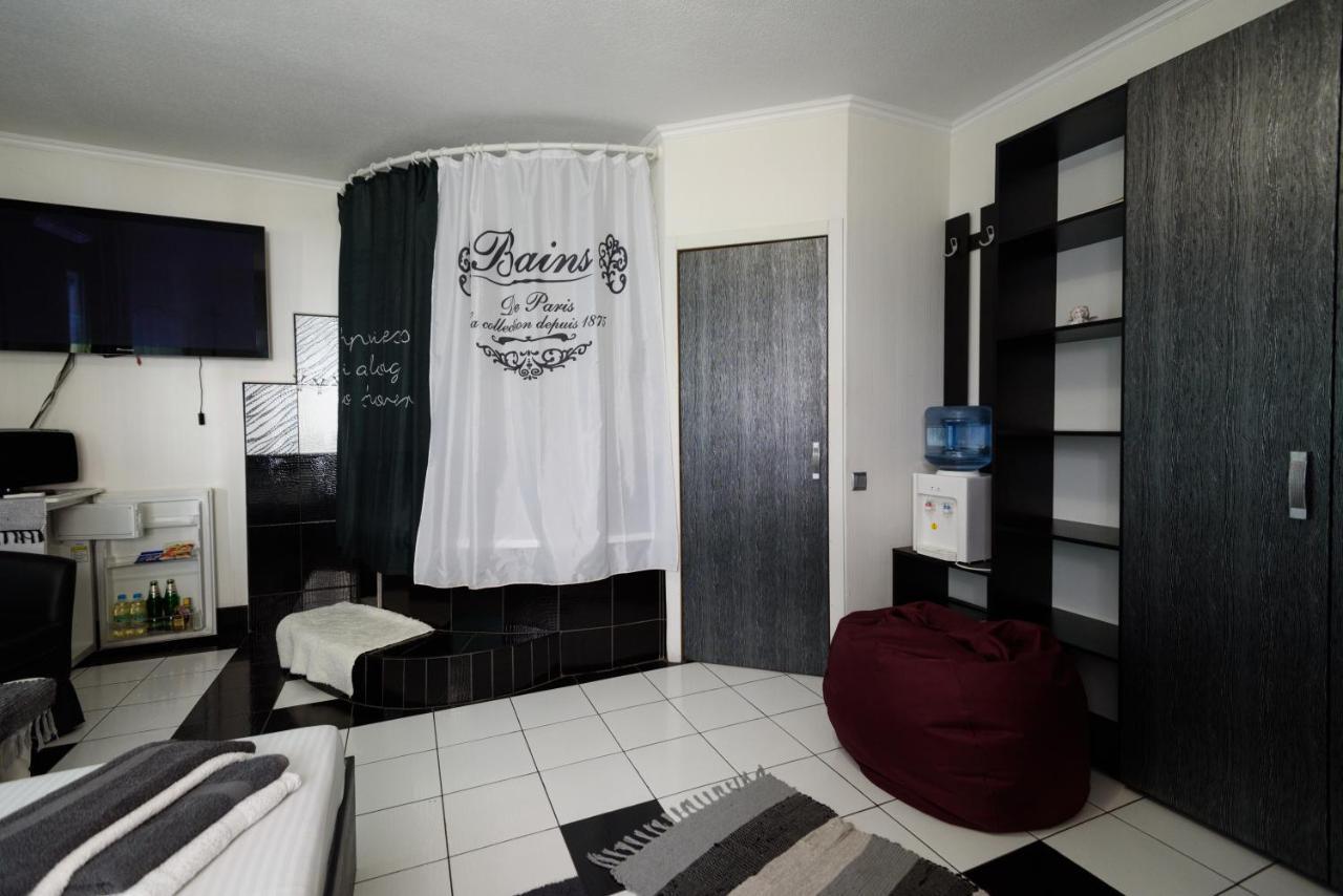 Maiami Hotel Никопол Екстериор снимка