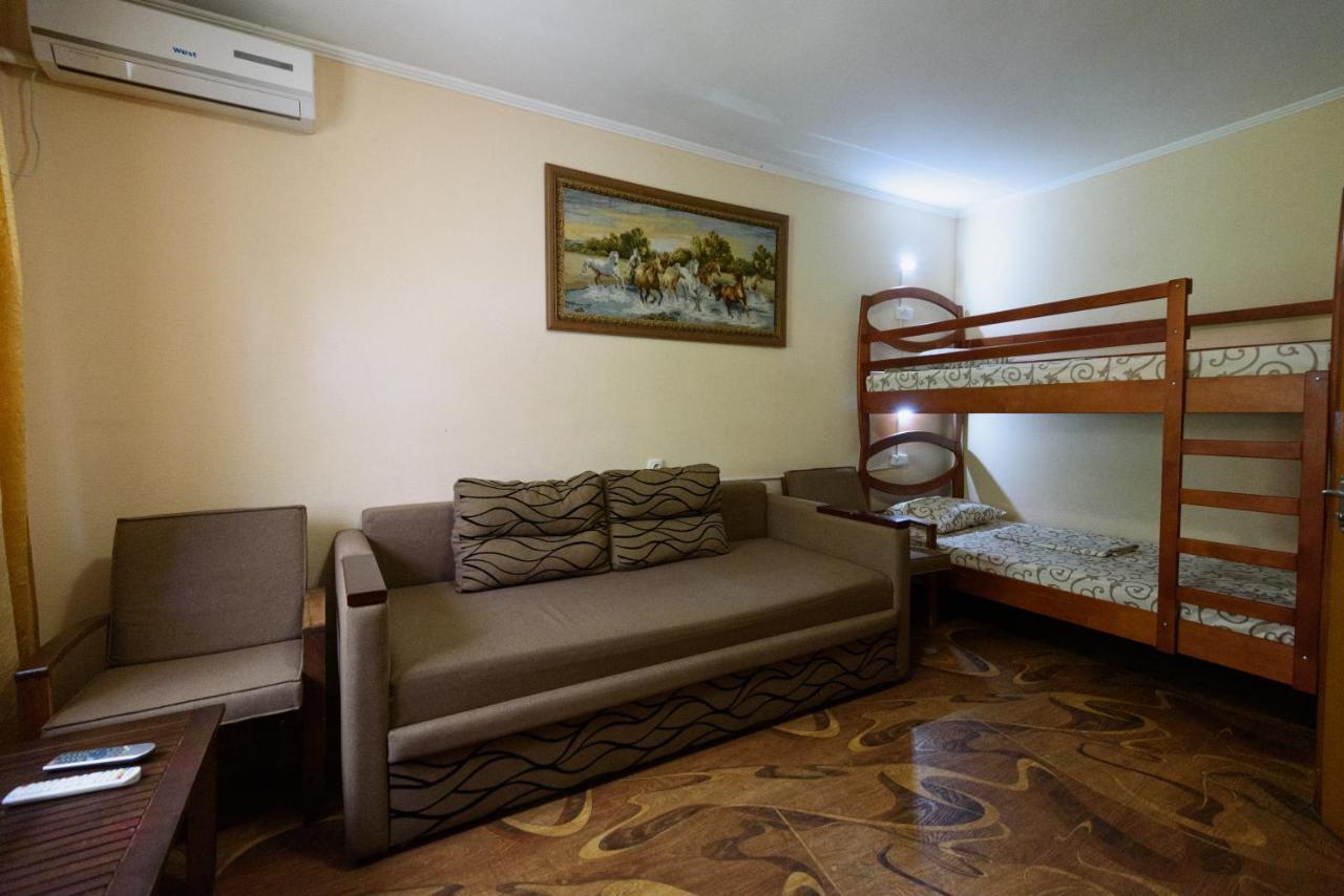 Maiami Hotel Никопол Екстериор снимка
